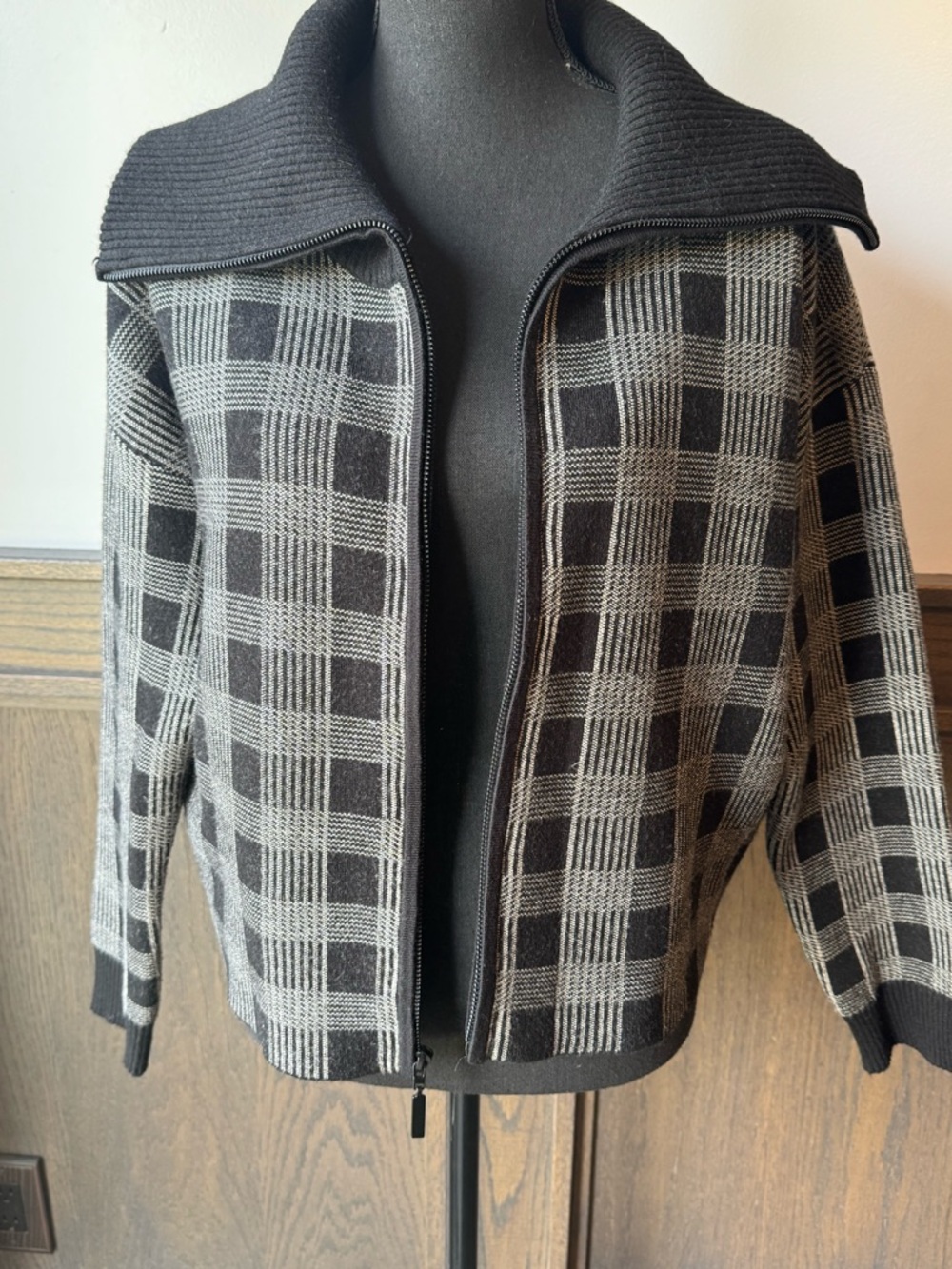 Max Studio Black and gray plaid Ribbed Knit zip up Jacket Large EUC - Picture 6 of 8